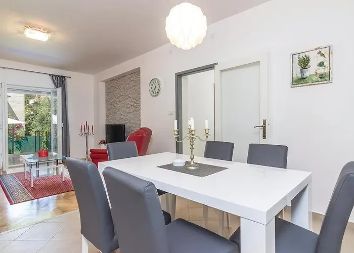 Elida By Guide Villa